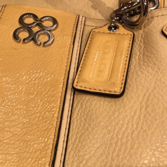 COACH PALE LEMON YELLOW LEATHER TOTE BAG - Picture 2 of 10